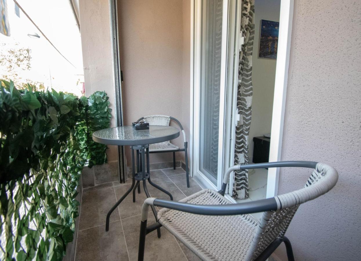 Apartment Emas